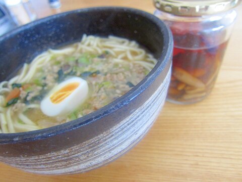 ターツアイと豚挽肉ゆで卵沖縄蕎麦